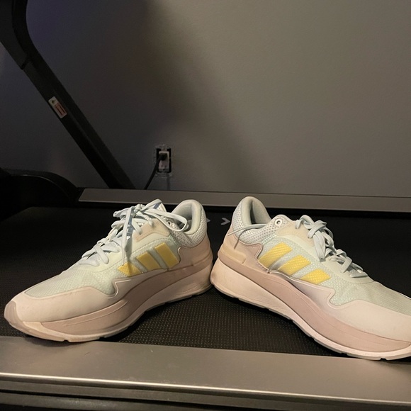 Adidas shoes - Picture 5 of 5